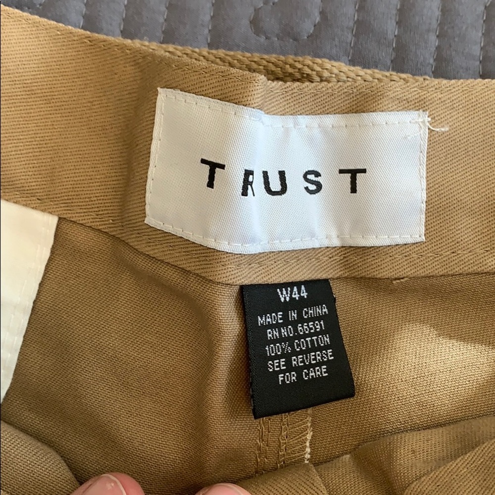 Trust Men’s cargo shorts - Picture 2 of 7
